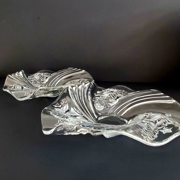 Large Ornate Clear Glass Candleholders 2 Swirls Leaves Berries Trinket Dish Bowl - Picture 3 of 8